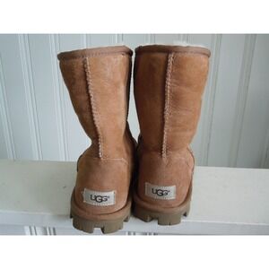 UGG Australia 5835 Classic Short Chestnut Sheepskin Boots Womens 9 Lug Sole